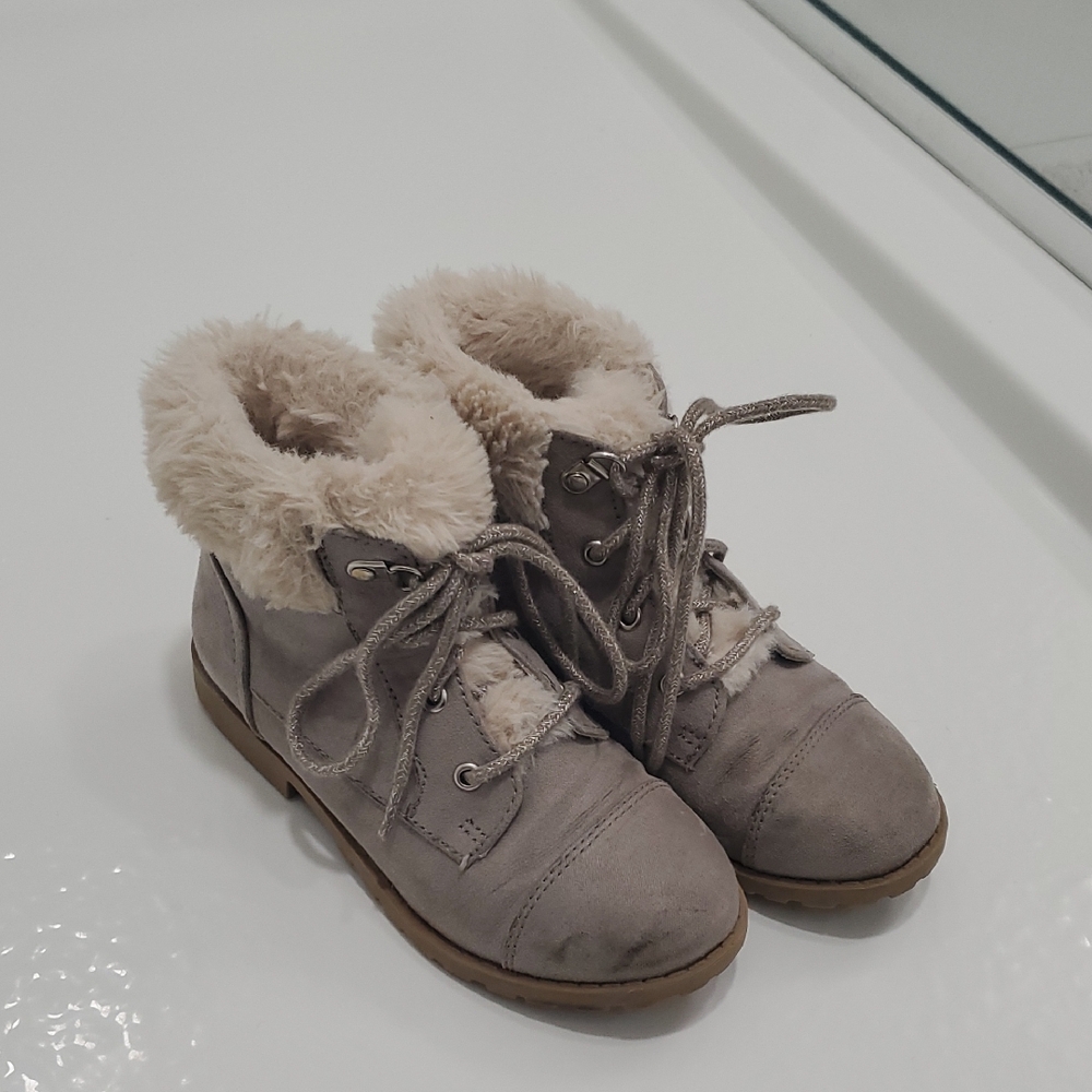 Old Navy Gray Kids Boots with Fur Lining